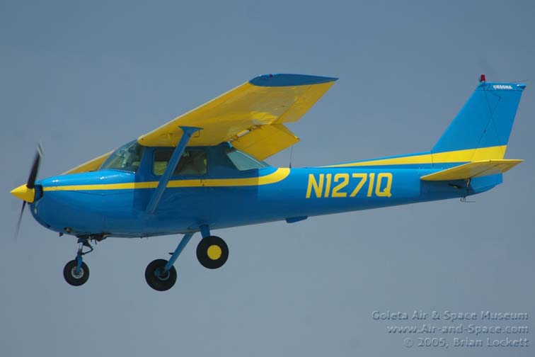 DSC_2783 Cessna 150L N1271Q cn15072571 left front landing l.jpg